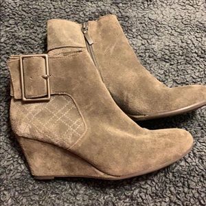 These Pesaro booties are so cute!